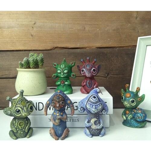 Hot Cartoon Game Character Resin Art Cute Alien Small Ornaments Home Desktop Bookcase Home Decoration Accessories