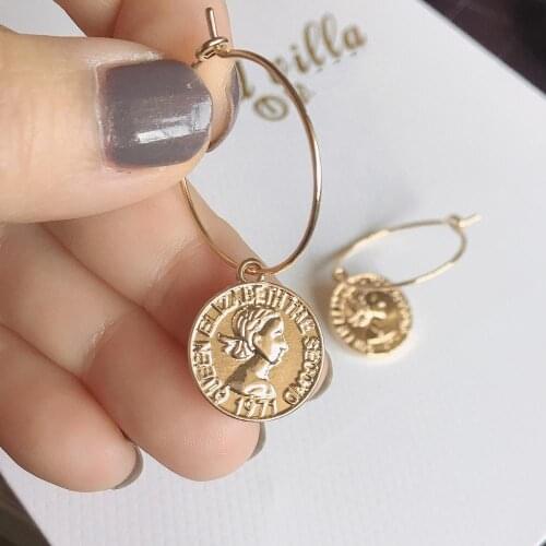 Lovely Gold Color Plating Queen Engraved Coin Charm Hoop Earrings For Women Girl Elegant Casual Chic Trendy Sweet Decoration