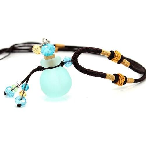 Vintage Round Women Perfume Pendant Bottle Aromatherapy Essential Oil Diffuser Locket Pendant Necklaces Pendant Christmas Gift