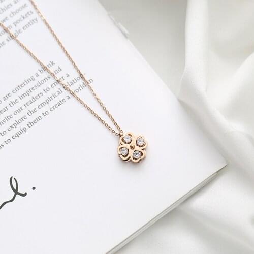 YUN RUO 2018 New Rose Gold Color Swiveling Crystal Flower Pendant Necklace Fashion Chic Titanium Steel Woman Jewelry Never Fade