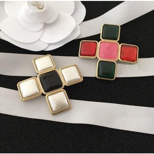 Hot Sale Vintage Colorful Resin Hot Brooches Party Jewelry Stamp C Famous Brand Fashion Jewelry For Women Pins Gifts For Girls