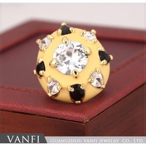 Kfvanfi Gold Color Alloy Rings Big White and Black Rhinestones Crystals Stone Exaggerated Classic Jewelry For Women Party Ring