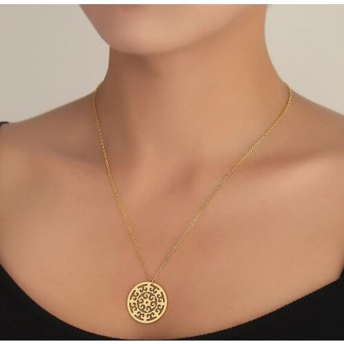 Vintage Stainless Steel Flower Pattern Disk Women Necklaces Acient Chinese Style Pendant Ethnic Totem Jewelry Gift