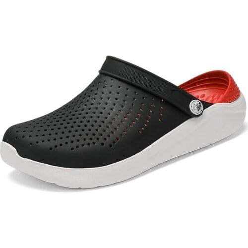 2021 Men Sandals Crocks Summer Hole Shoes Fashion Rubber Clogs Men EVA Unisex Garden Shoes Black Beach Flat Sandals Slippers