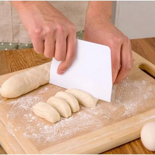 Plastic Dough Knife Baking Pastry Scraper Cream Smooth Cake Spatula Dough Cutter Kitchen Butter Knife Baking Tools