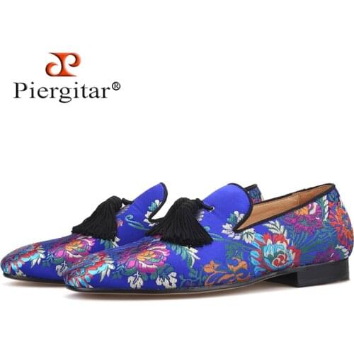 Piergitar brand 2019 new arrival Floral printing men loafers with big tassel wedding and prom mens silk shoes smoking slippers