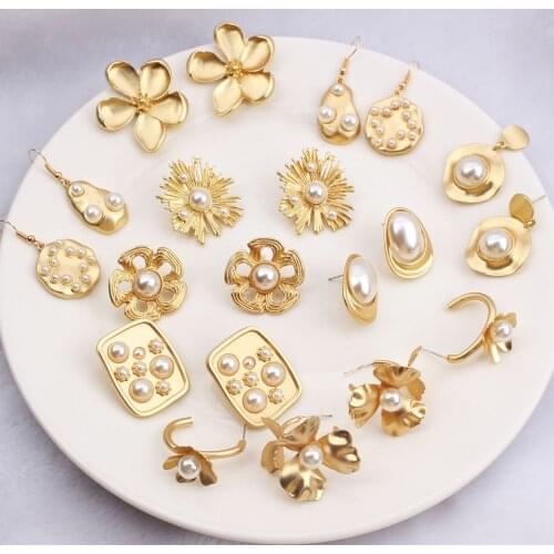 ES1429 Flower Pearl Metal Earrings for Women Vintage Classic Stud Earrings Geometric Round Pendant Earrings Wedding Jewelry