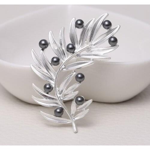Pearl Crystal Brooches For Women Cardigan Exquisite Laple Pins Scarf Clip Rhinestone Bouquet Butterfly Accessory Brooch Jewelry