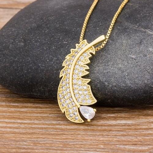 New Arrival Sparkling Leaf Feather Pendant Necklace Gold Color Chain Crystal Choker Necklace Women Copper Zircon Lucky Jewelry