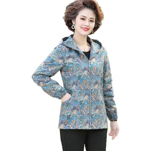 2021 Spring New Womens Windbreaker Middle-Aged Elderly Mothers Trench Coat Short Hooded Casual Outerwear Female Tops Coat 5XL