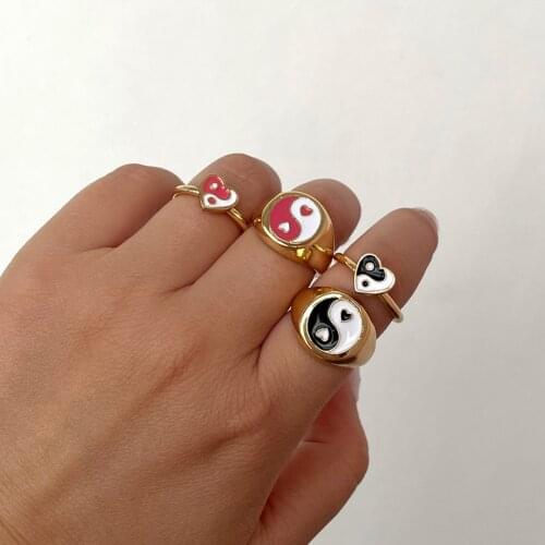 JUST FEEL 2 Pcs/set New Fashion Heart Yin Yang Rings For Women Gold Color Geometric Round Metal Enamel Rings Jewelry Party Gifts