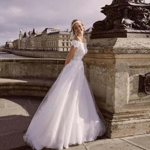 Delicate Boat Neck Off the Shoulde Wedding Dress A Line Lace Bodice Floor Length Tulle Beach Bridal Gowns