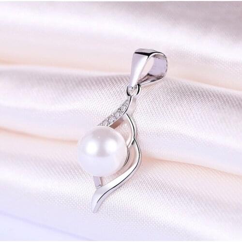 Huitan Newly-designed Womens Simulated Pearl Pendant Necklace with CZ Stone Exquisite Girls Gift Fashion Jewelry Wholesale Lots