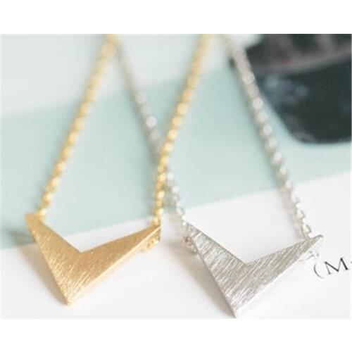 Fashion "V" saucer-shaped pattern necklace necklaces for women design chain of clavicle