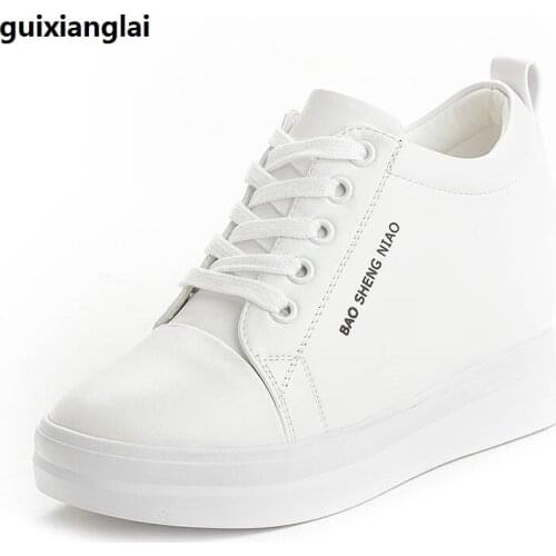 Inside the high-rise small white shoes women 2019 new casual thin Korean version thick-soled sports casual single set nurse shoe