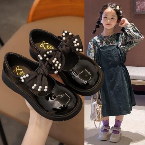 Girls Shoes New Korean Version of Pearl Little Princess Shoes Childrens Leather Shoes Soft Sole Black Performance Shoes