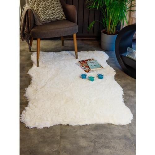 White Ultra Soft Faux Rabbit Fur Rug , Artificial Leather Non-Slip Base Faux Rugs Area Rugs for Bedroom Floor Sofa Living Room