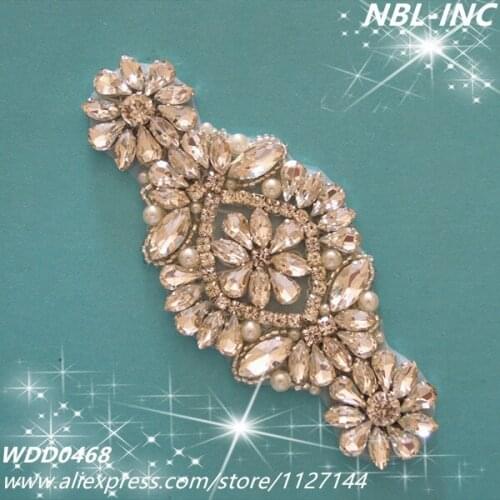 30PCS) Wholesale handmade beaded sewing silver clear crystal rhinestone applique for dresses garments accessories WDD0468