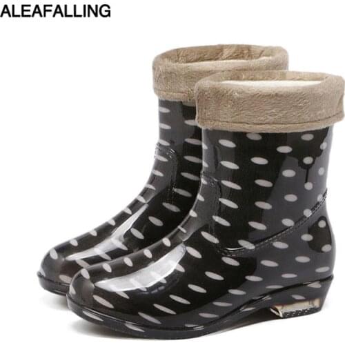 Aleafalling Rain Boots Warm British Style Solid Rubber Waterproof Motorcycle Thicken Mid-calf Mature Boots Woman Shoes W029