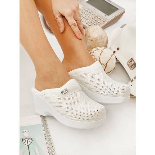 2021 White Nurse Slippers Thick Bottom Women Casual Shoes Doctor Cook Ladies Platform Wedges Sandals Fashion High Heels Female
