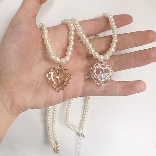 Retro Girl Palace Hollow Love Cross Pendant Pearl Necklace Chocker Clavicle Chain Necklace Fashion Jewelry for Women Beads Hot