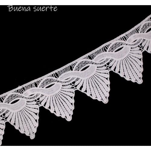 2018 New White Embroidered Lace Edge Trim Ribbon Applique DIY Sewing Craft Crochet Fabric Edging Trimmings Vintage Wedding Dress