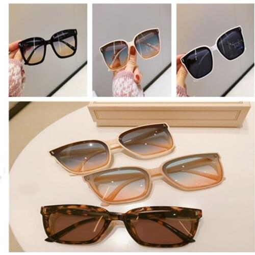 2021 New Hot Sale Classic Vintage Square Sunglasses Women Oversized Sunglasses Women Men Retro Luxury Sunglasses Goggle Uv400