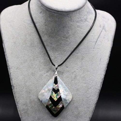 Fashion Natural Shell Pendant Necklace Square Shape Pendnat Necklace for Woman Jewelry Gift Length 55 + 5cm Size 46x57mm