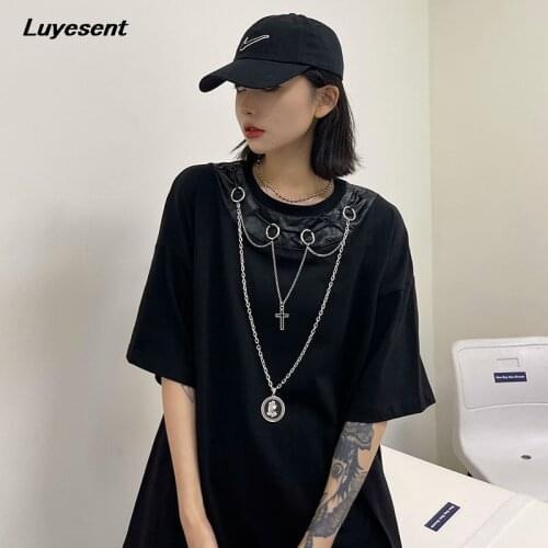 Black Punk Lady Harajuku T Shirt Cool Metal Cross Chains Girl Gothic Tshirt O Neck Summer Short Sleeve Unisex Man Loose Tee Tops