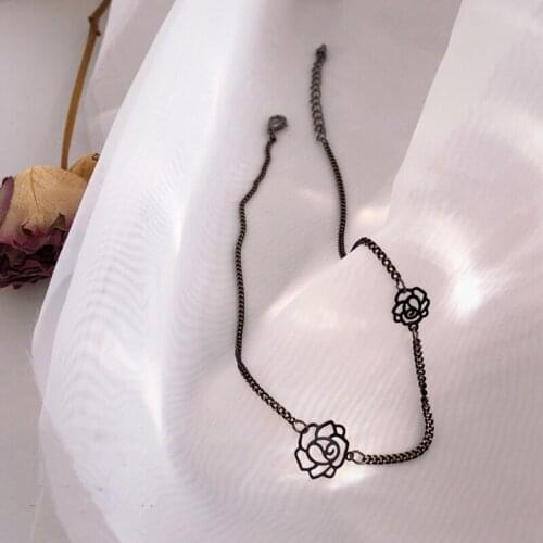 Fashion Black Hollow Rose Pendant Jewelry Trendy French Romantic Clavicle Chain Black Gold Tone Necklaces Women Prom Accessories