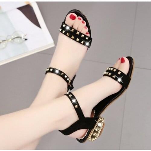 High Quality Woman Rivets Sandals Summer New WomenS Buckle Flat Casual Fashion Sandals Plus Size 35-41 Gladiator Sandals Women