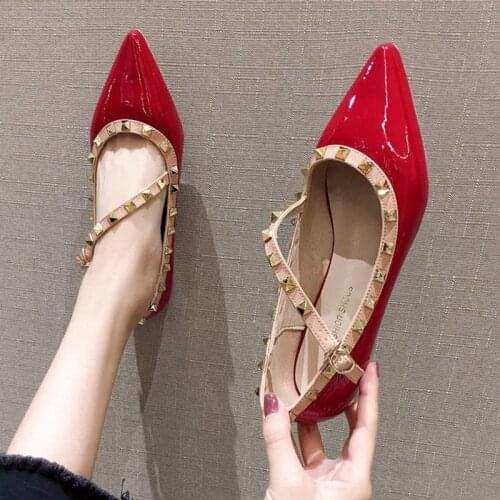 2020 New Women Flats Rivets Mary Janes Shoes Pointed Toe Patent Leather Shallow Shoes Female White Wedding Shoes Slip on 8263G