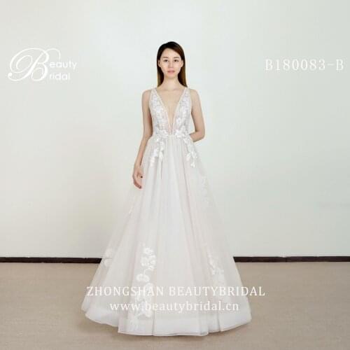 Wedding dress B18083 Lace Appliques wedding dress 2021A-Line Court Train white Elegant and Top Fashion Tulle