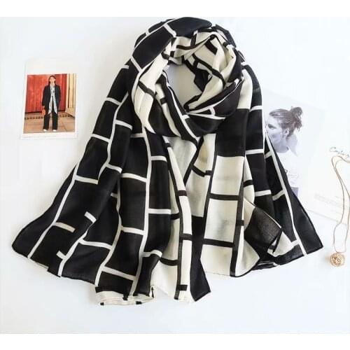 2021 luxury brand spring summer women beautiful printed scarf female fashion good cotton scarf shawls Foulard Beach wraps hijab