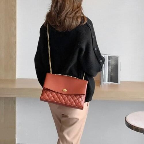 Vintage Genuine Lingge Chain Leather Crossbody Bags Fashion Womens Armpit Cowhide Shoulder Bag Hasp Soft Handle Small Party Bags