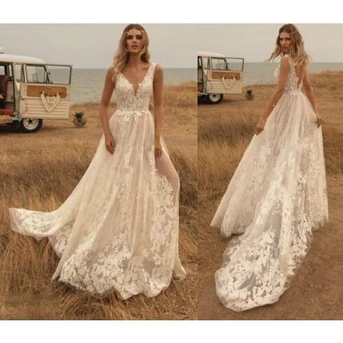 2020 Bohemian Wedding Dresses V Neck A Line Lace Appliques Backless Boho Bridal Gowns Sweep Train Beach Wedding Dress