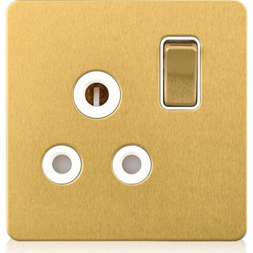 Cognag BS 546 220v 250v 3 round pin plug 15 amp switched socket