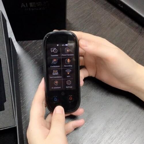Pocket Size Wifi Connect 2.4 inch 77 Languages Simultaneous Electronic smart Voice pocket language translator