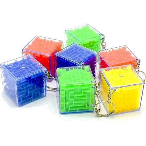 1pcs Childrens Puzzle Maze Cube 3CM Keychain Rotating Bead Maze Decompression Toy Keyring