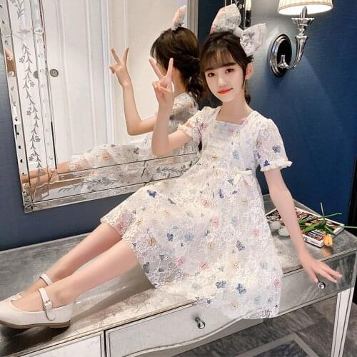 Girls' lace dresses are fashionable in summer. Butterfly pattern childrens princess dresses are suspenders