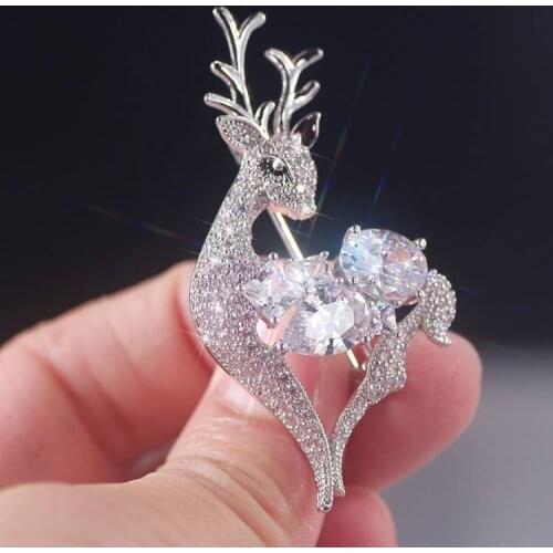 Luxurious Christmas deer brooch zircon fashion elk pearl brooch sika deer pin cardigan accessories wholesale
