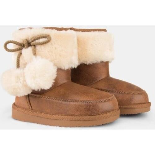 Australian boots with strawberry pompoms by Conguitos