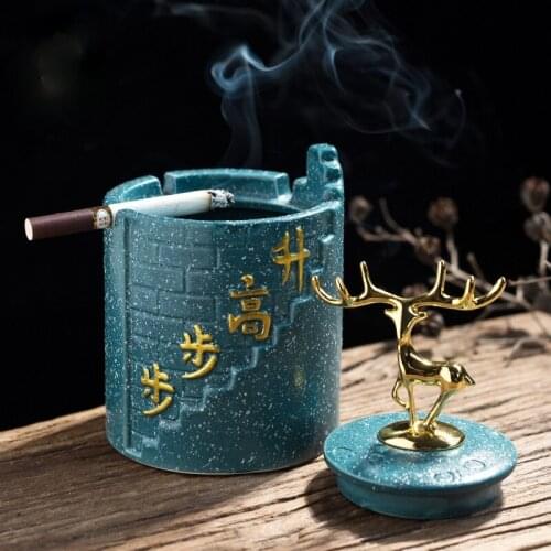 Creative resin embossed golden deer ashtray storage box household large-capacity anti-ash car ashtray candy jar home decoration