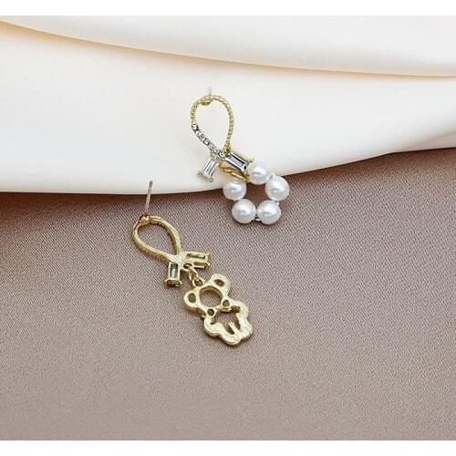 Origin Summer Fantasy Asymmetry Hollow Bear Rhinestone Dangle Earring for Women Imitation Pearl Beaded Metal Earring Jewellery