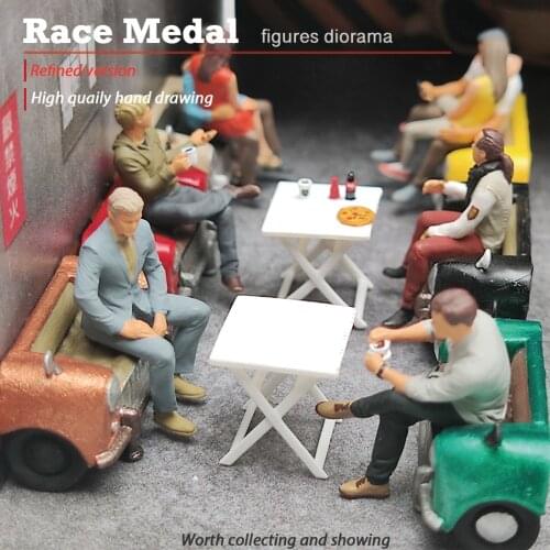 Racemedal made a 1:64 scale resin action figure model of a car sofa parking scene, 3D hand-painted resin figures