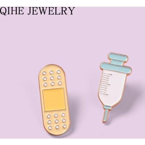 Medical Enamel Pins Syringe Bandage Brooches for Nurse Doctor Cartoon Bag Clothes Metal Badge Lapel Pin Jewlery Gift Wholesale