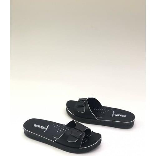 Overhead Lady Aligning Casual Slippers