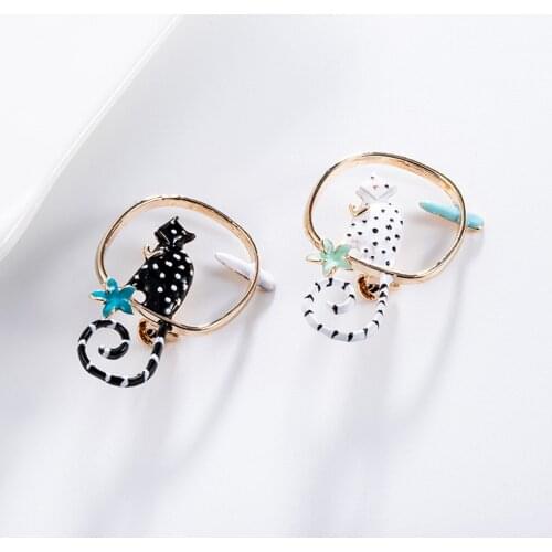New Arrival Playing Cat Brooches for Women 2 Colors Available Cute Cartoon Animal Pins Kids Jewelry Kitty Brooch 2019