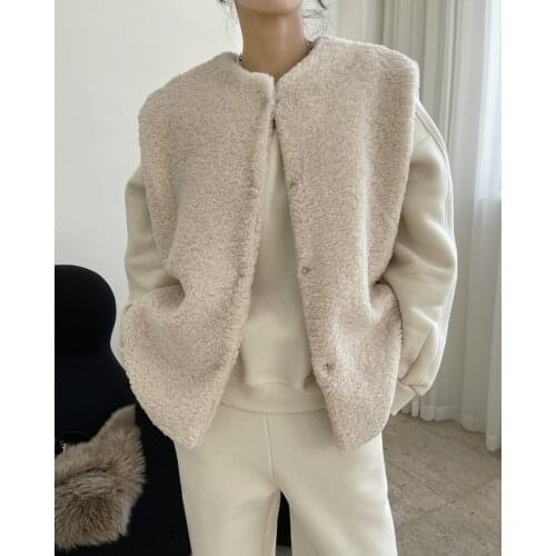 Woman classic real fur vest without sleeves