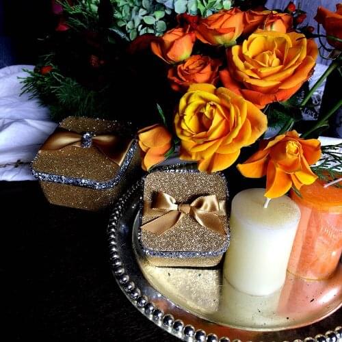 50pcs lot Personalized Elegant gold Silver Wedding Party favors Bridesmaid gift Tea Tin boxes Chocolate container Candy boxes